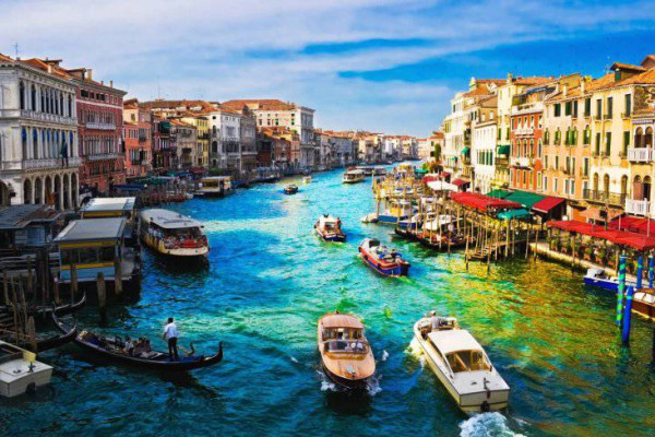 İtalya, Vatandaşlarına Tatil İkramiyesi